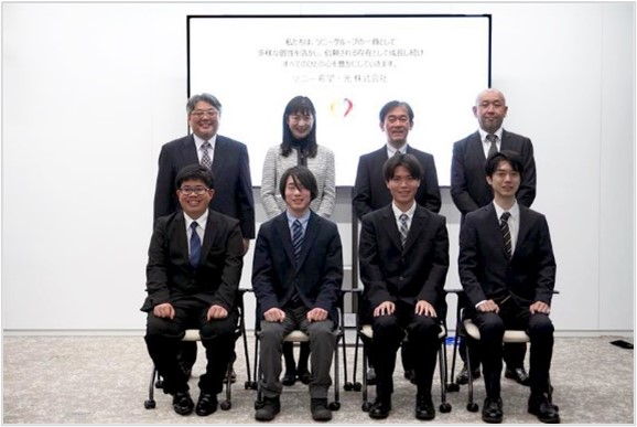 トップマネジメントと新入社員の画像
